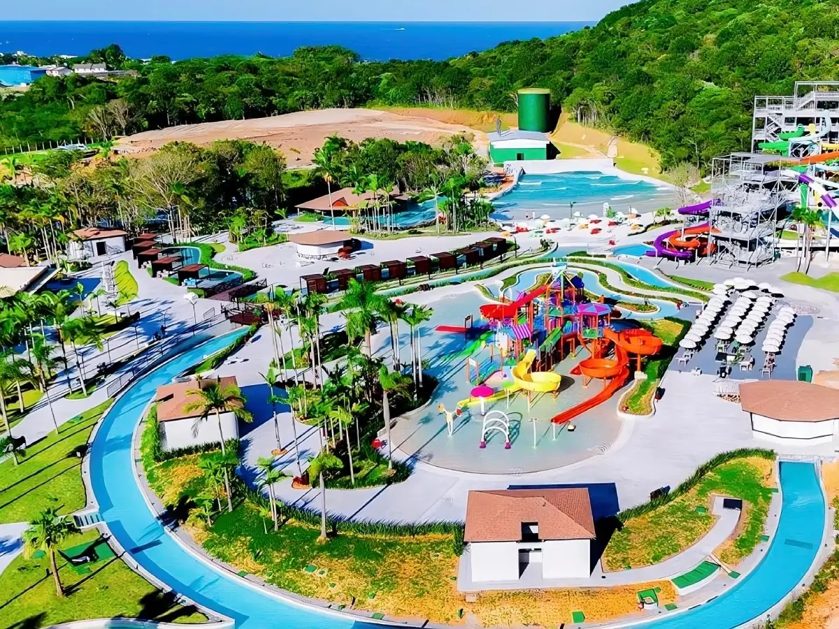 Multiparque - Parque aquático - Praia artificial - Piscinas aquecidas - Atrações turísticas - Turismo em Balneário Camboriú - BC - Costa Verde e Mar - Santa Catarina - SC