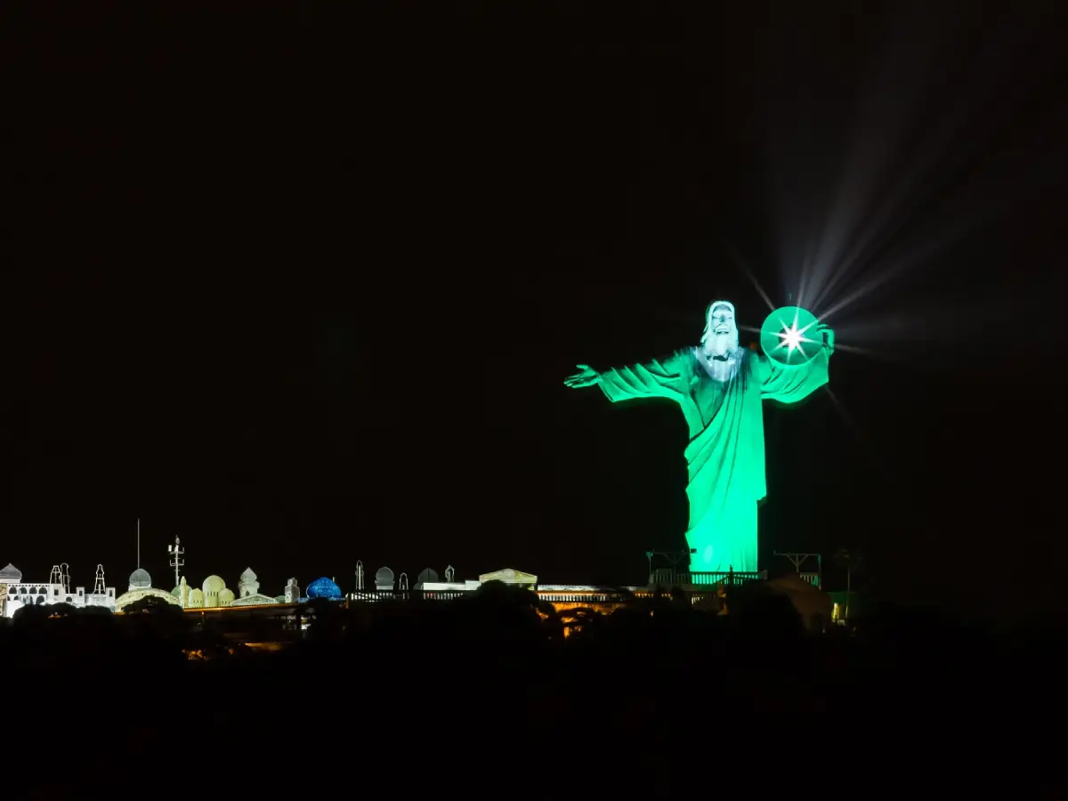 cristo luz - Atrações turísticas - Turismo em Balneário Camboriú - BC - Costa Verde e Mar - Santa Catarina - SC