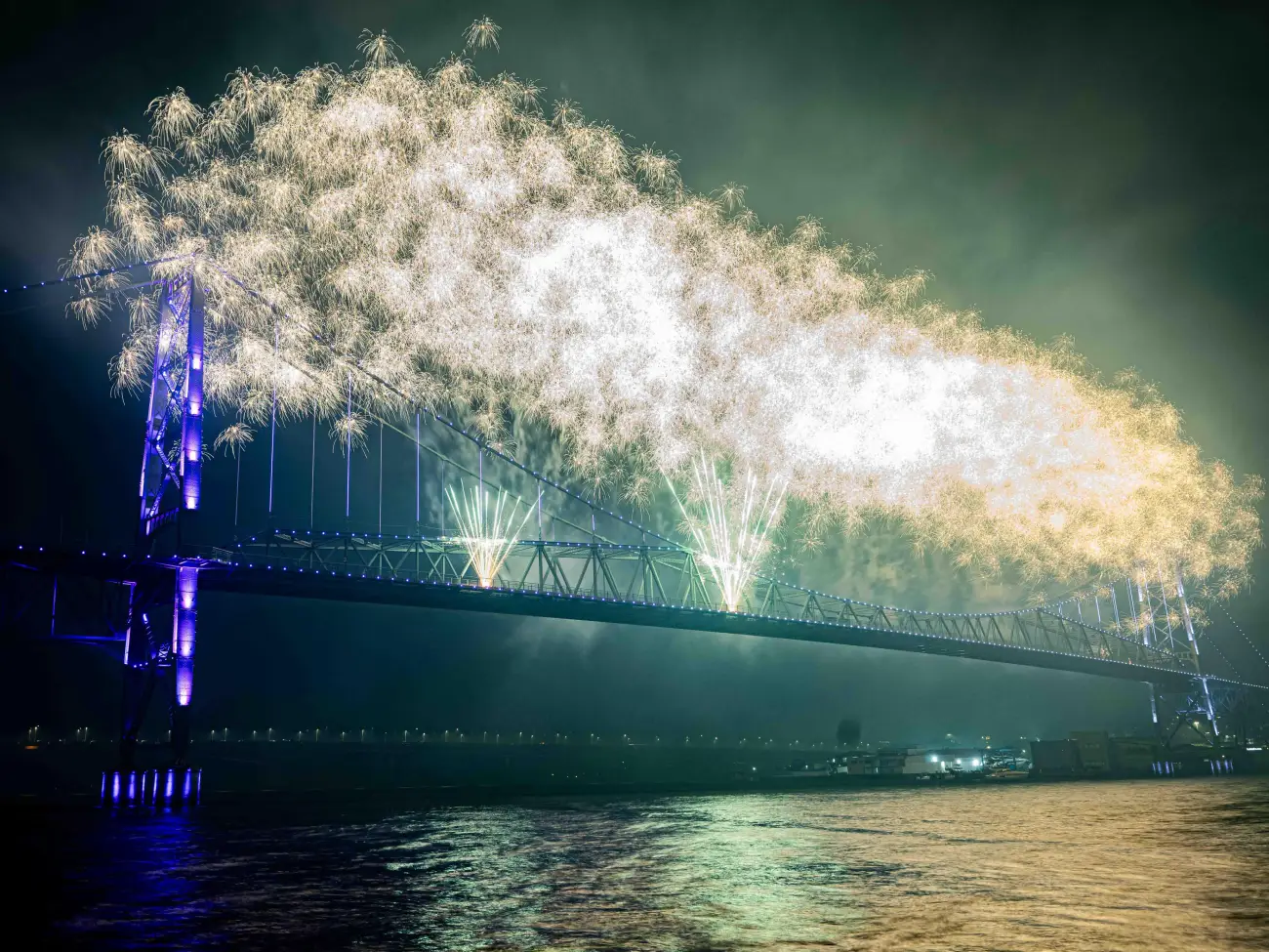 reveillon floripa ponte hercílio luz 