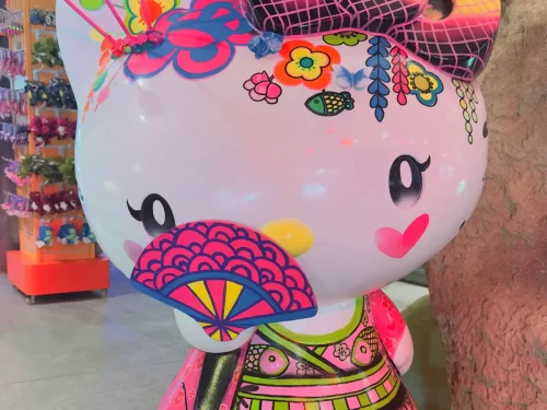 Balneário Camboriú recebe esculturas exclusivas da Hello Kitty Parade