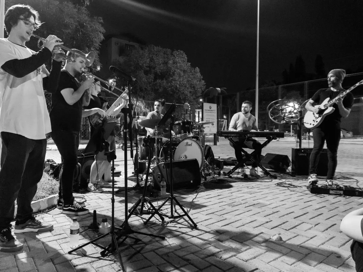 Projeto Groove Urbano leva concerto de jazz contemporâneo para praça de Blumenau