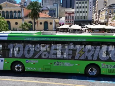 Primeiro ônibus 100% elétrico começa a rodar em Florianópolis