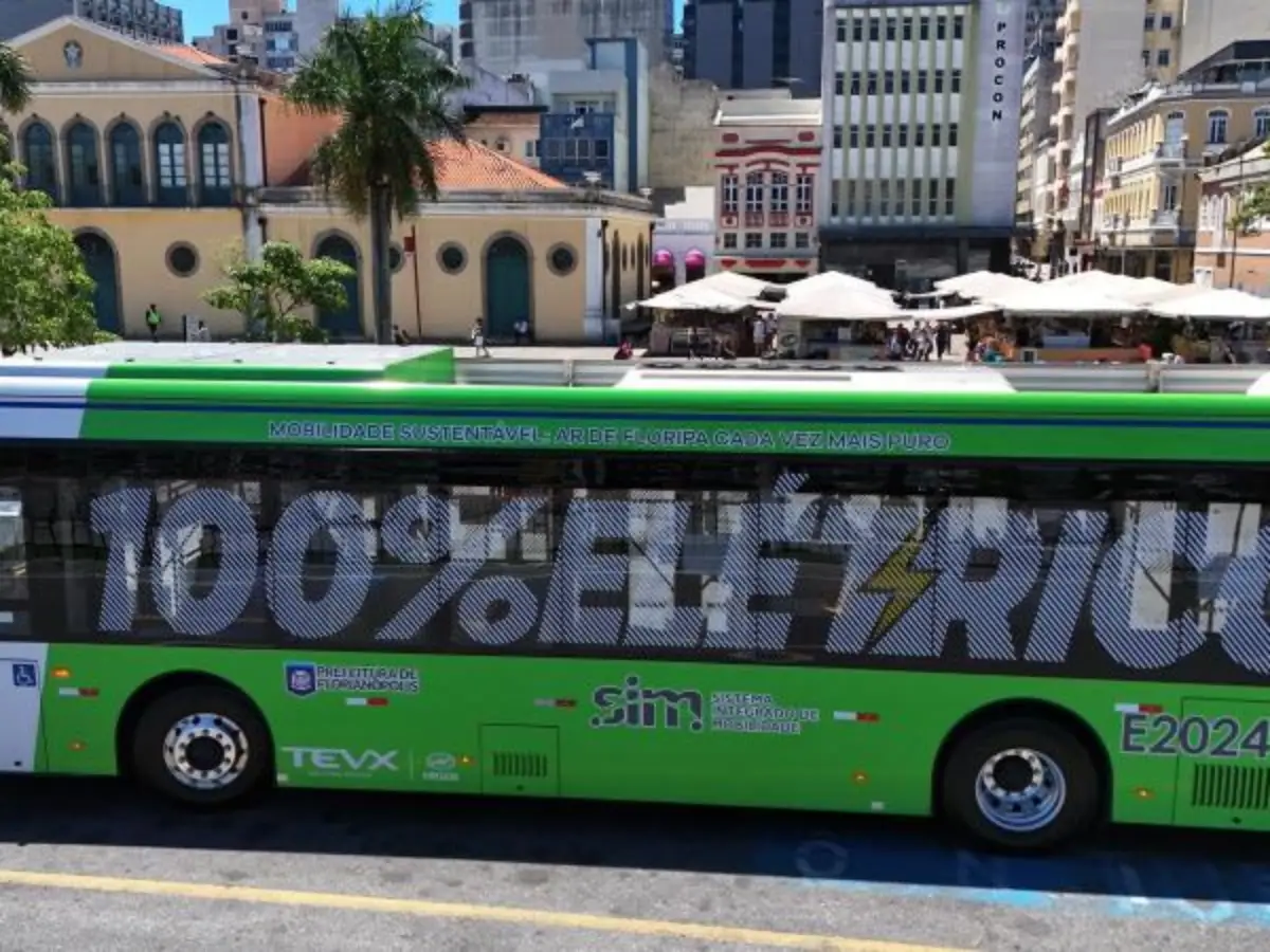 Primeiro ônibus 100% elétrico começa a rodar em Florianópolis