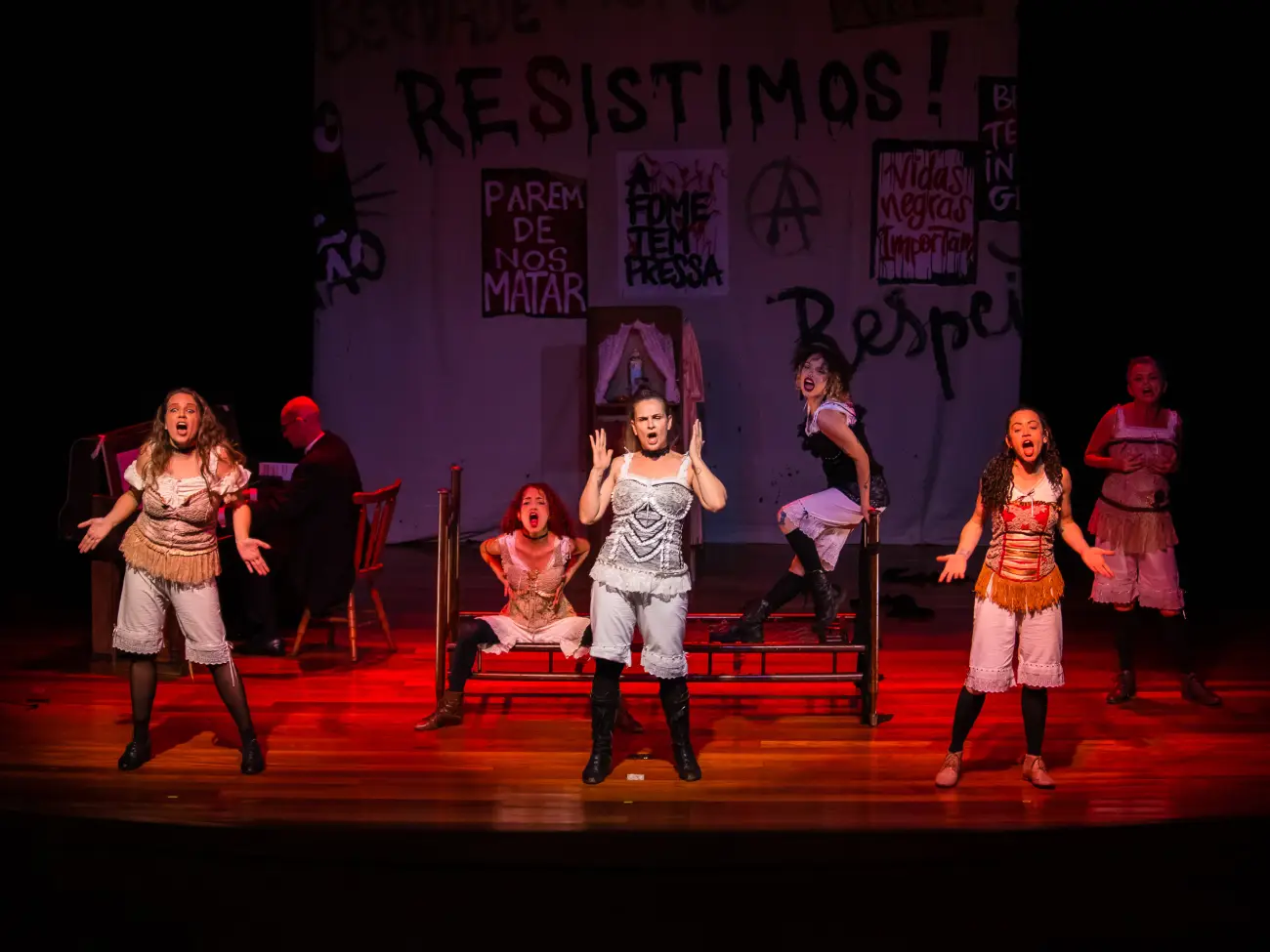 Teatro: “A mulher do general e a outra”, do grupo O Dromedário Loquaz