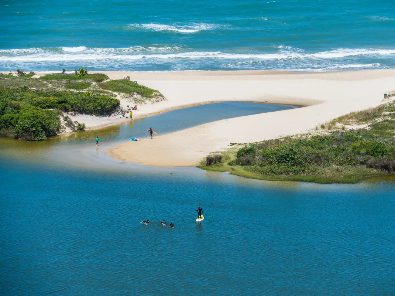 Setor de Turismo em SC gerou mais de 180 mil vagas de emprego em 2024, arrecadando R$ 376 milhões em ICMS