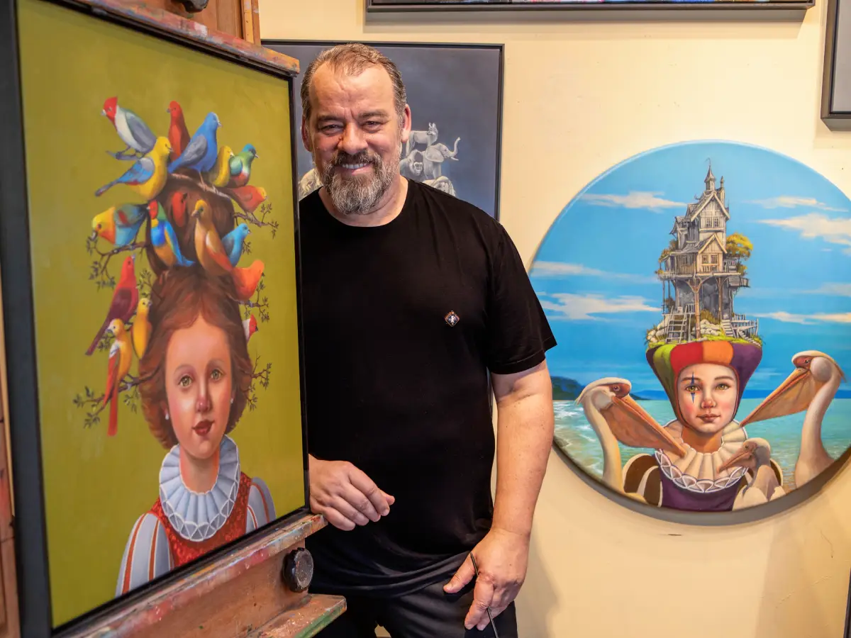 Artista catarinense Luiz de Souza traz à Floripa a exposição "A Magia de Ser Criança"