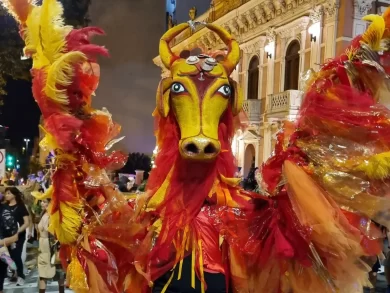 Bruxas e seres sobrenaturais percorrem o centro de Floripa no 4º Grande Baile Místico