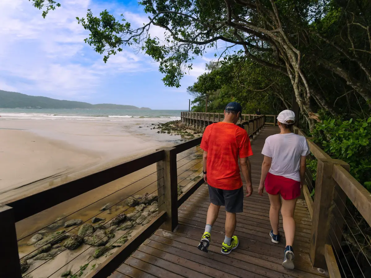 Destinos paradisíacos e sustentáveis: descubra as 25 praias com Bandeira Azul em Santa Catarina