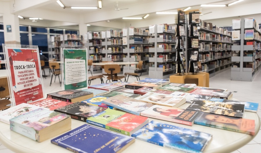 Atividades da Semana do Livro e da Biblioteca na Biblioteca Pública de Santa Catarina