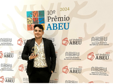 Professor da UFSC tem obra premiada pela Associação Brasileira de Editoras Universitárias