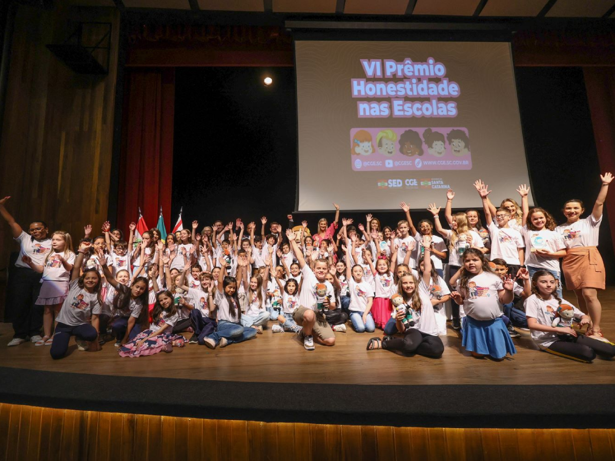 A entrega do VI Prêmio Honestidade nas Escolas