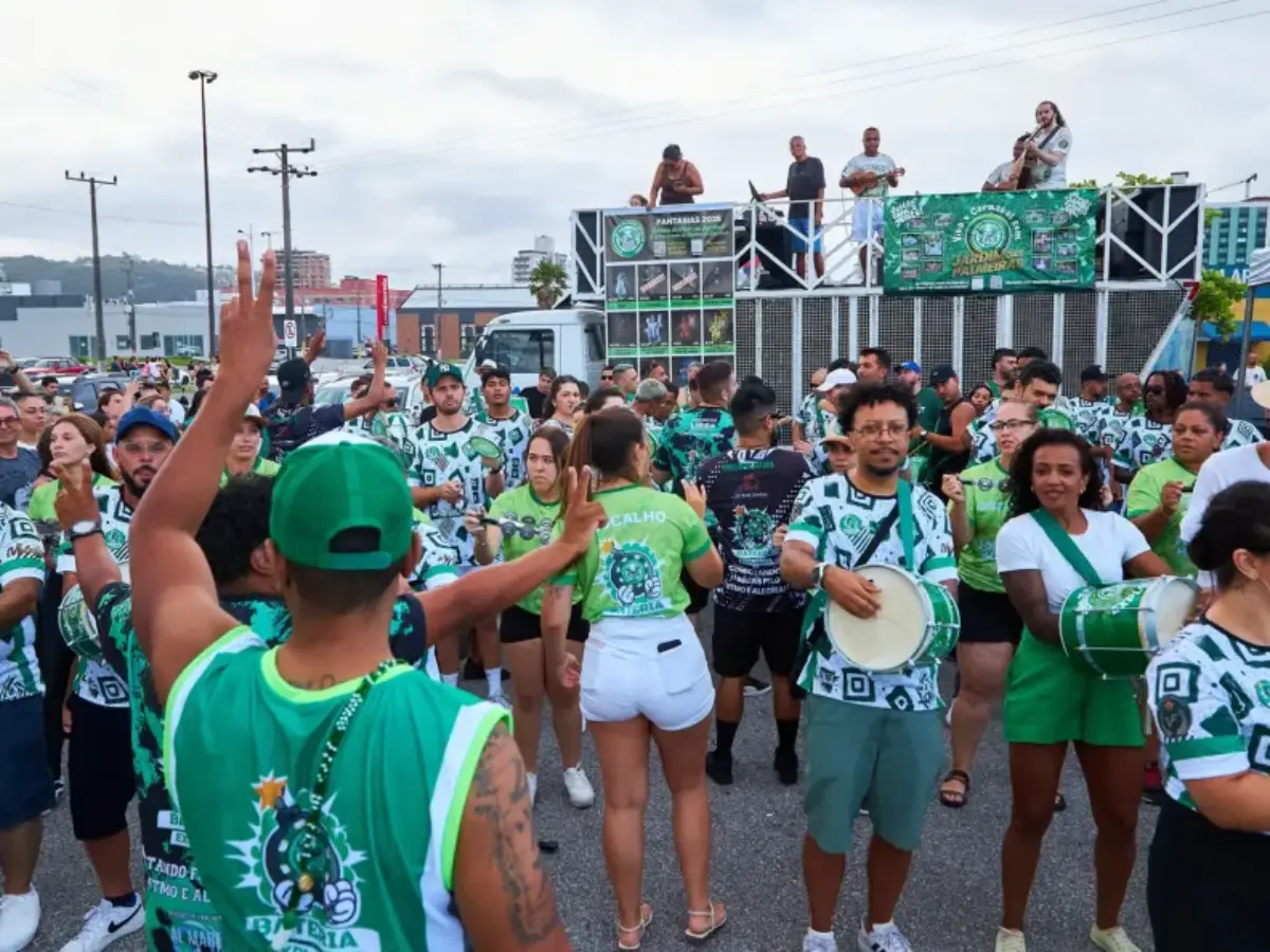 Jardim das Palmeiras realiza ensaio na Beira Mar neste domingo (2)