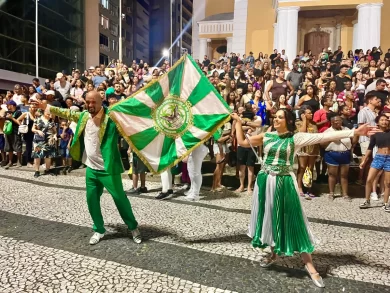 Escola de Samba Jardim das Palmeiras, de São José, participa do Volta à Praça XV