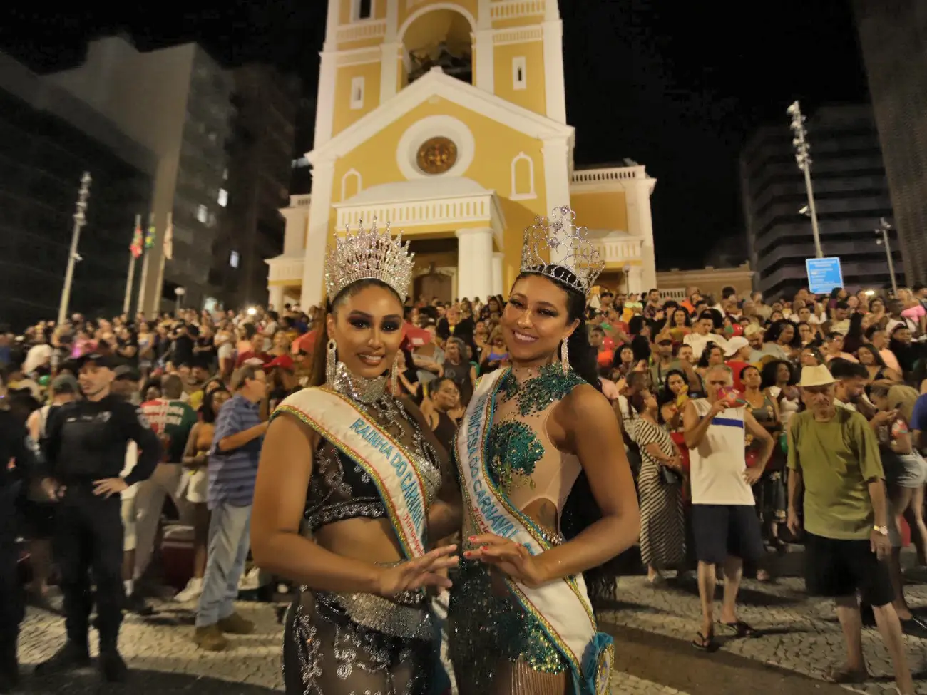 Volta à Praça XV promove ensaios abertos com as escolas de samba de Florianópolis dando início a programação do Carnaval