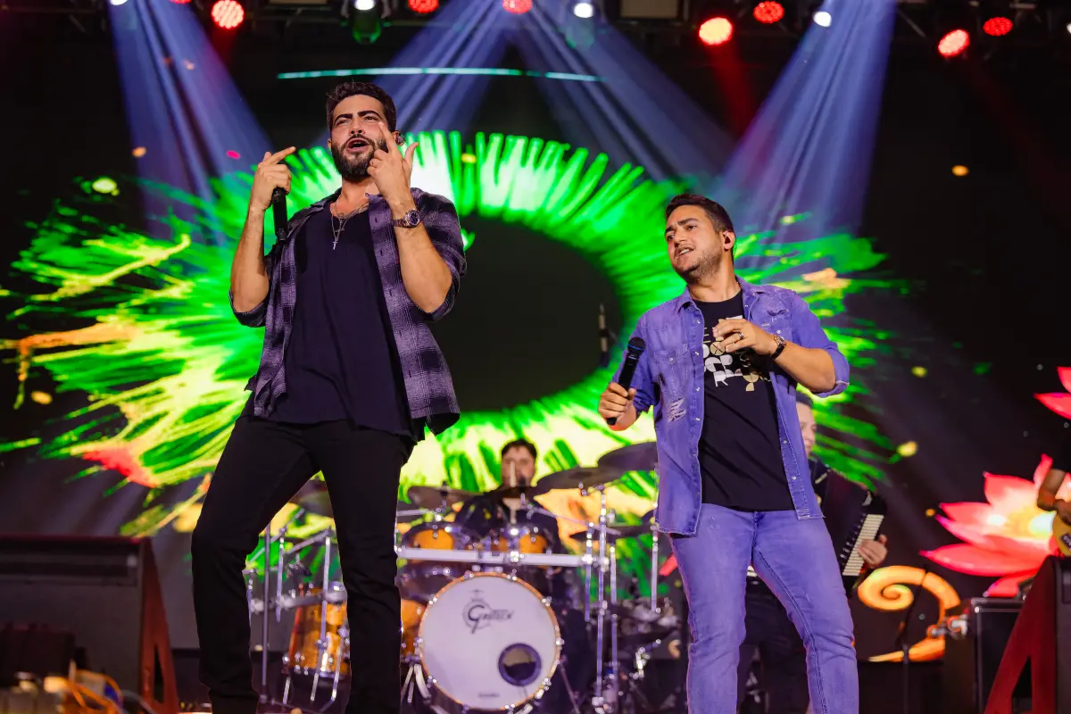 Henrique & Juliano e Grelo fazem show imperdível em São José