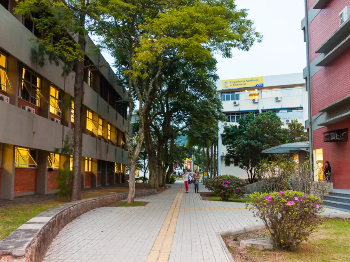 UFSC lança edital para contratar 41 professores substitutos para quatro campi da instituição