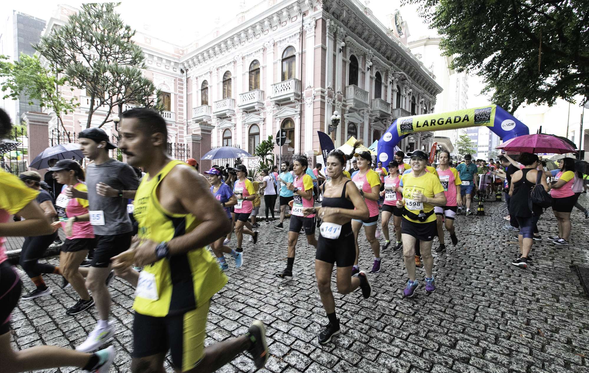 Corrida Chão da Cidade, realizada pela ACIF, comemora os 352 anos de Florianópolis com percurso histórico e ação solidária