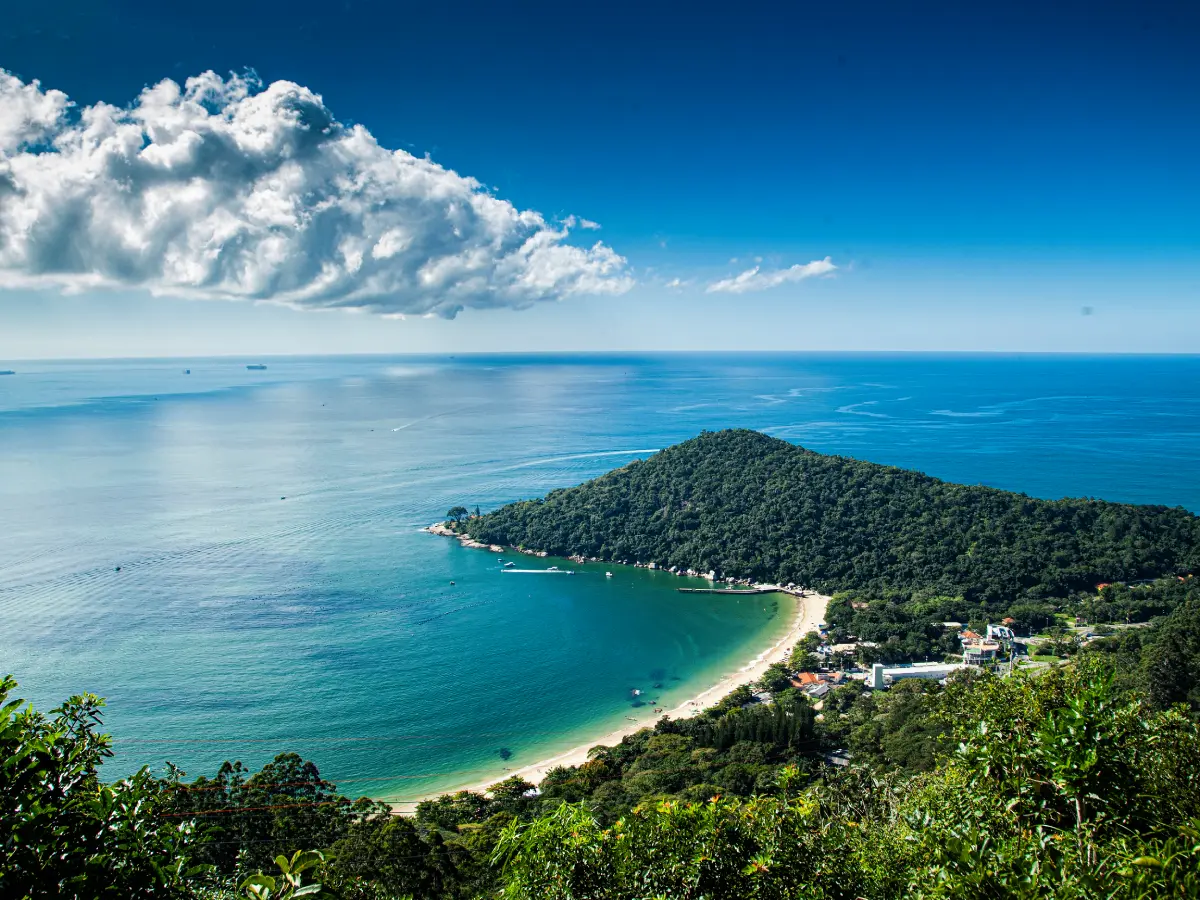 Praia de Laranjeiras em Balneário Camboriú se torna a mais fotografada e avaliada do Brasil no Google Maps Turismo em BC Santa Catarina SC Atrações Turisticas Praias Catarinenses Litoral
