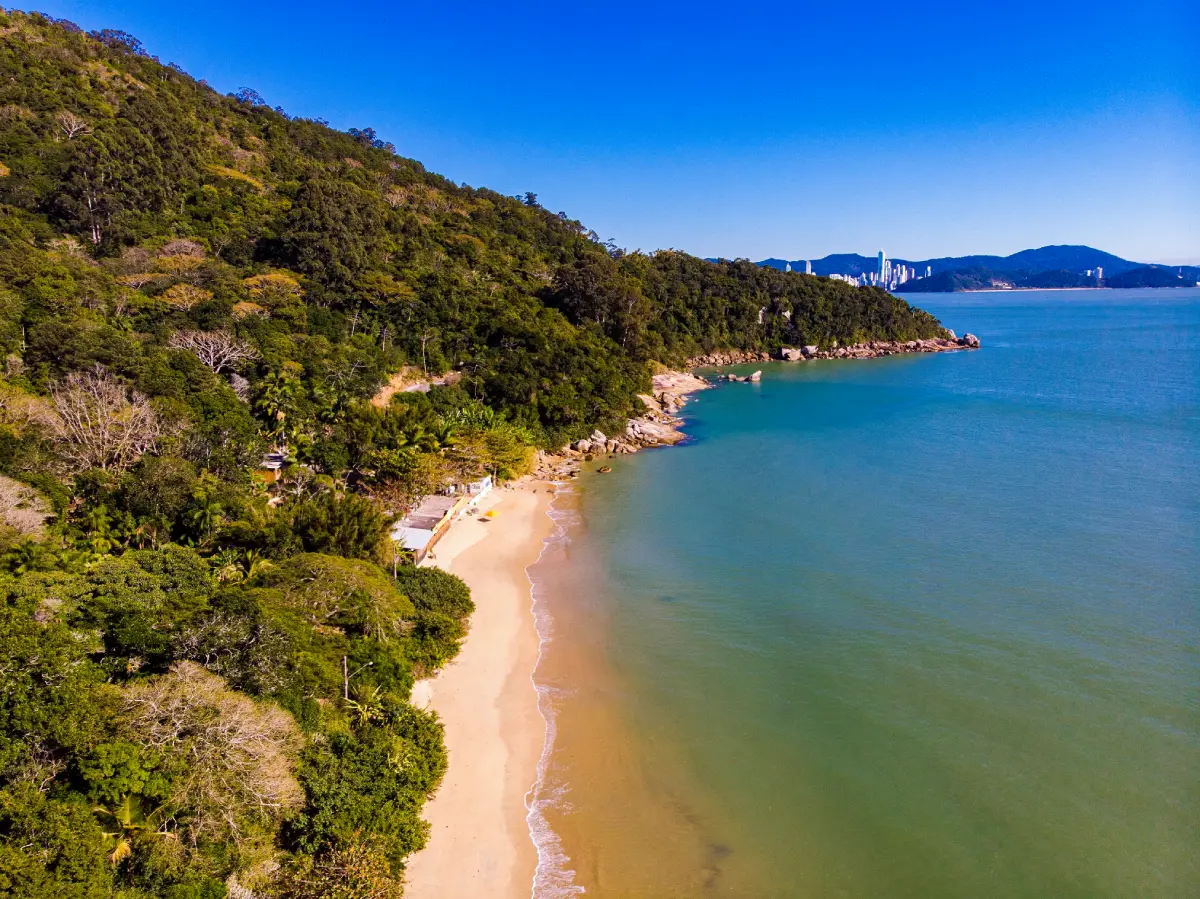 Praia de Laranjeiras em Balneário Camboriú se torna a mais fotografada e avaliada do Brasil no Google Maps Turismo em BC Santa Catarina SC Atrações Turisticas Praias Catarinenses Litoral