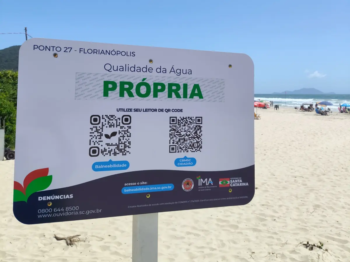 Placas de balneabilidade em SC ganham QR Codes para acesso rápido a dados atualizados