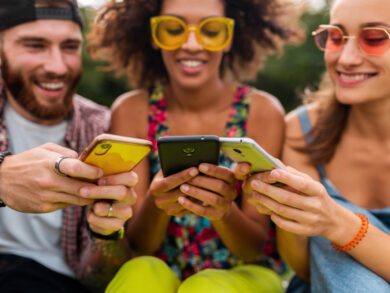 Carnaval demanda atenção redobrada ao furto de celulares