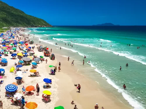 Turismo e transportes impulsionam Santa Catarina ao topo do setor de serviços no Brasil - Florianópolis entra no top 10 mundial de destinos com clima ideal para férias ao ar livre