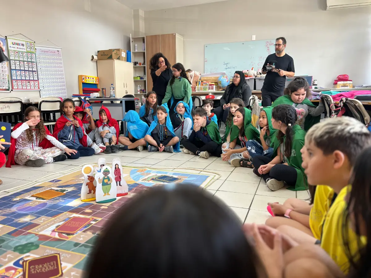 Fábrica de Leitores leva arte-educação, teatro e leitura para escolas públicas de Florianópolis e São José