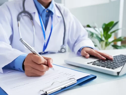 MEC lança avaliação com objetivo de monitorar formação médica no Brasil Exame Nacional de Avaliação da Formação Médica será obrigatório a partir de 2025