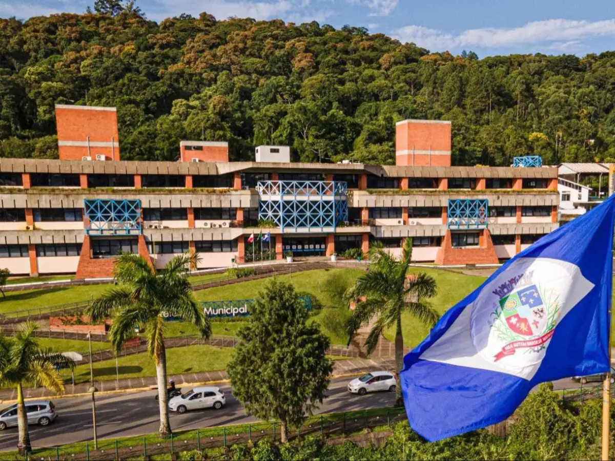 Prefeitura de Joinville abre processo seletivo com vagas para os níveis Fundamental, Médio, Técnico e Superior
