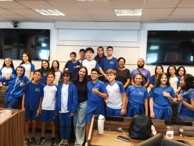 Câmara Municipal de São José recebe alunos da rede de ensino em dinâmica sobre criação e apresentação de projetos de lei