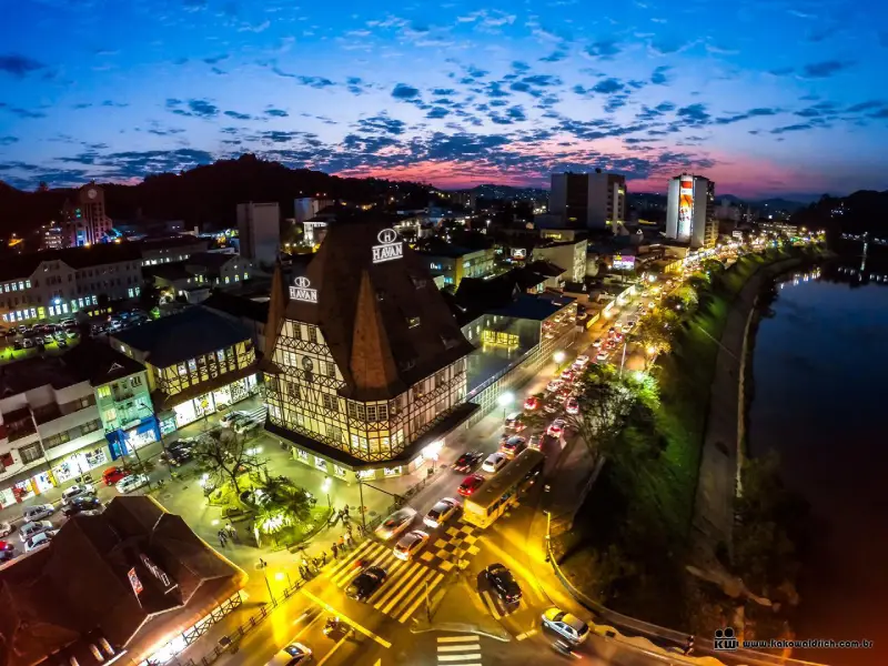 Fotógrafo de Blumenau lança livro que resgata três décadas de carreira