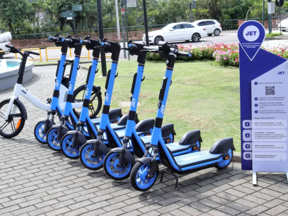 Ação no Parque Ramiro Ruediger ensina como utilizar patinetes elétricos com segurança