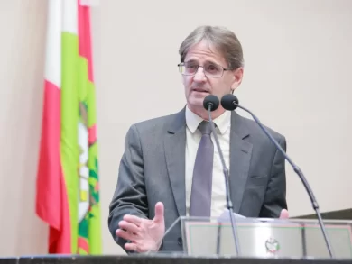 Deputado Saretta alerta para colapso nos leitos de UTI em SC e cobra contratação emergencial por parte do Estado