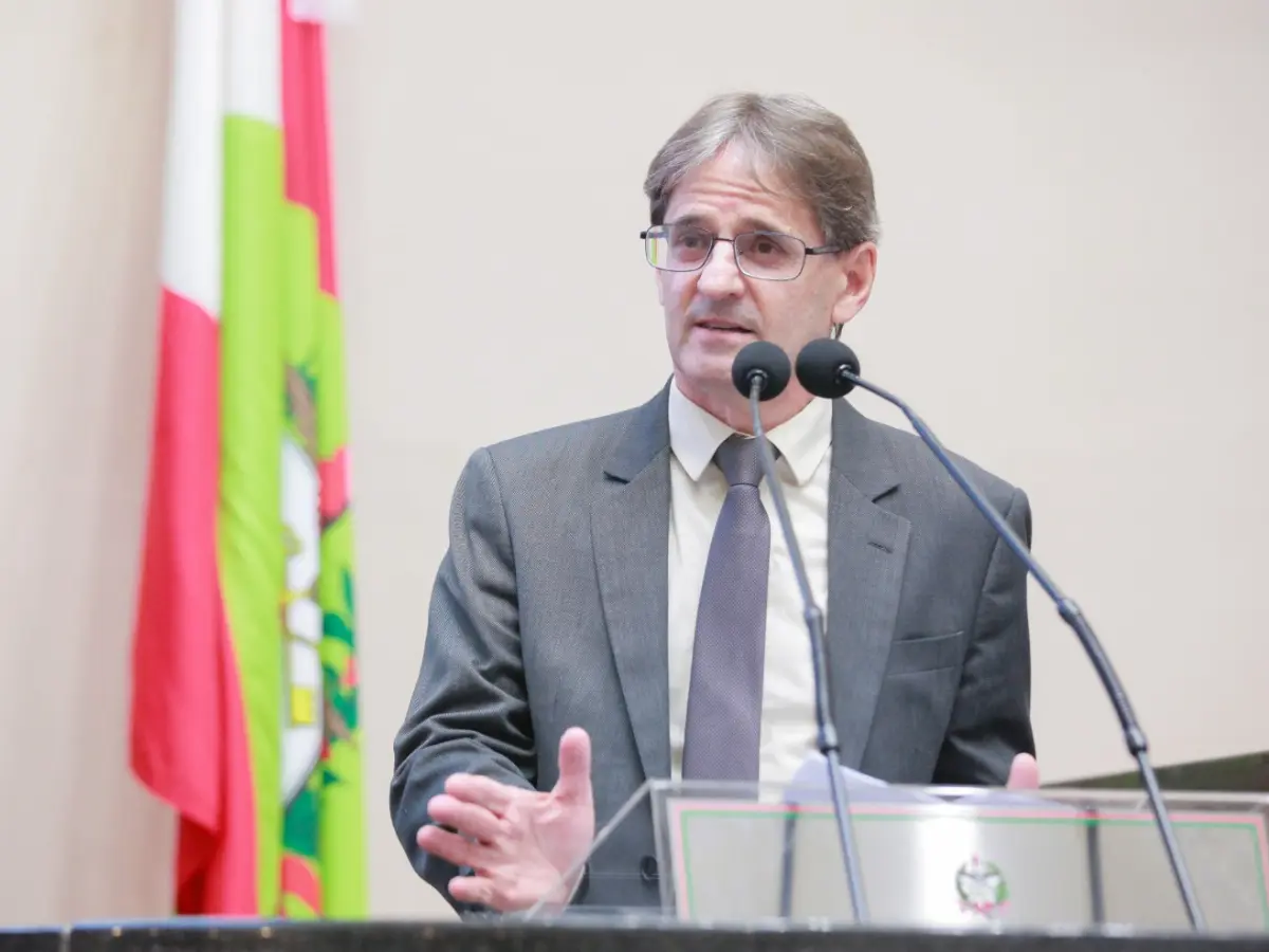 Deputado Saretta alerta para colapso nos leitos de UTI em SC e cobra contratação emergencial por parte do Estado