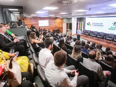 Alesc recebe 80 estudantes para semana de imersão no Legislativo estadual