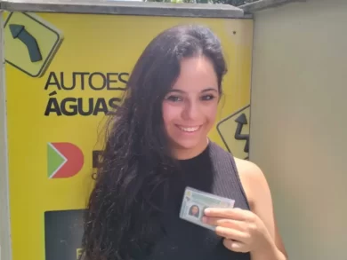 Jovem da Grande Florianópolis é a primeira pessoa com Síndrome de Down a conquistar a CNH em Santa Catarina