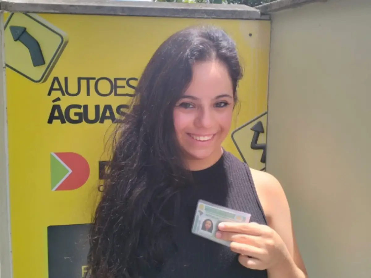 Jovem da Grande Florianópolis é a primeira pessoa com Síndrome de Down a conquistar a CNH em Santa Catarina