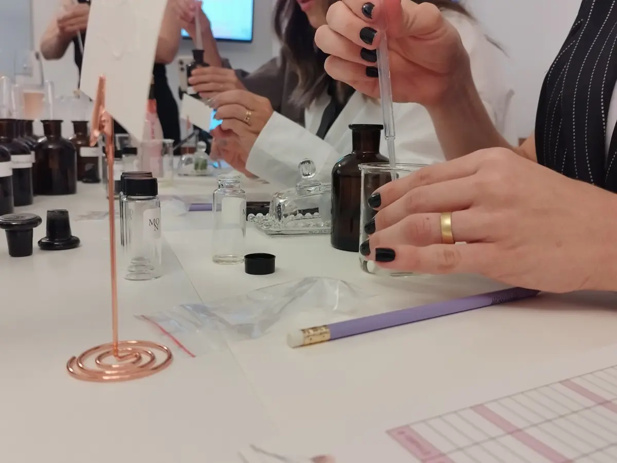 Um presente com significado: oficina de perfumaria artesanal aproxima mães e filhos