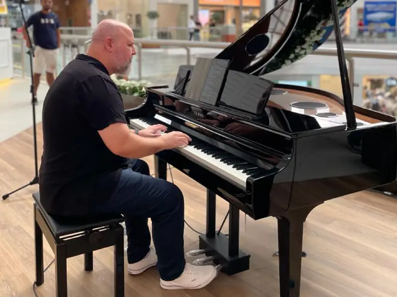 Piano Lounge no Floripa Shopping se torna ponto de encontro para amantes da música