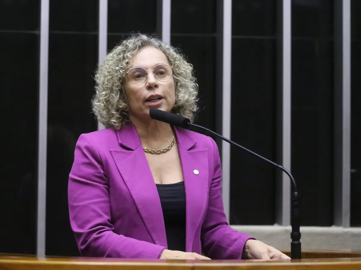 Fraude bilionária no INSS teve origem no governo Bolsonaro e só foi desmontada graças às investigações do governo Lula, afirma Ana Paula Lima