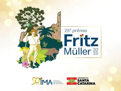 O Instituto do Meio Ambiente de Santa Catarina (IMA) lança nesta segunda-feira, 19, o 25º Prêmio Fritz Müller com o objetivo de reconhecer empresas e organizações que desenvolvem projetos e iniciativas que vão além da legislação ambiental e que resultam em benefícios para o desenvolvimento sustentável. Podem participar empresas públicas e privadas, instituições, órgãos governamentais, cooperativas, ONGs, institutos e organizações que atuam em Santa Catarina, com projetos desenvolvidos no estado. As inscrições podem ser realizadas até 30 de junho de 2025, neste link. O Prêmio Fritz Müller é promovido pelo Governo do Estado por meio do IMA e possui nove categorias diferentes voltadas a projetos e ações desenvolvidos nas áreas: Conservação de Insumos de Produção (água ou energia); Conservação de Recursos Naturais e da Vida Silvestre; Controle da Poluição; Educação Ambiental; Gestão Ambiental; Reciclagem; Recuperação de Áreas Degradadas; Resíduos Sólidos e Turismo Ecológico e Sustentável. O nome do Prêmio é uma homenagem ao famoso naturalista alemão Johann Friedrich Theodor Müller, que viveu em Santa Catarina por 45 anos. Considerado um revolucionário, estudioso do meio ambiente e precursor da ecologia, Fritz Müller foi aclamado como príncipe dos observadores da natureza. Em 2022, foi comemorado o bicentenário de seu nascimento. Inscrições e Regulamento Gratuita e online, a inscrição deve ser feita por meio do preenchimento do formulário e envio dos documentos solicitados. Para inscrever o case é necessário anexar o documento em extensão PDF com no máximo 20 páginas. O projeto deve conter uma breve descrição da organização e os resultados do trabalho ambiental inscrito. Deve conter fotos e, quando possível, documentos comprobatórios. Não serão aceitos projetos encaminhados via correio ou por e-mail. Serão considerados apenas os inscritos via site. Os documentos devem ser enviados até às 23h59m do dia 30 de junho de 2025. O regulamento pode ser conferido na íntegra no site: https://premios.ima.sc.gov.br/premio/8 Troféu Raulino Reitz A premiação também contempla uma personalidade que se destacou na área ambiental em Santa Catarina com a entrega do Troféu Raulino Reitz — uma homenagem ao cientista e fundador da FATMA (atual IMA). Premiação A divulgação dos vencedores será feita pelo site do IMA e pela imprensa. O local e a data da solenidade de premiação serão anunciados pelo Instituto do Meio Ambiente em momento oportuno.