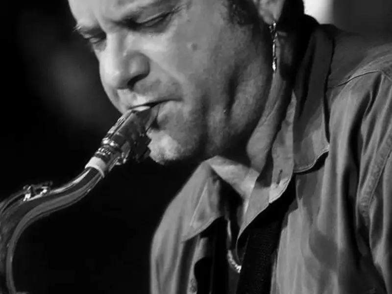 Derico Sciotti abre a agenda especial dos Namorados no Jazzinn