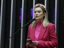 Deputada Júlia Zanatta quer barrar vacinação infantil: projeto gera alerta na saúde