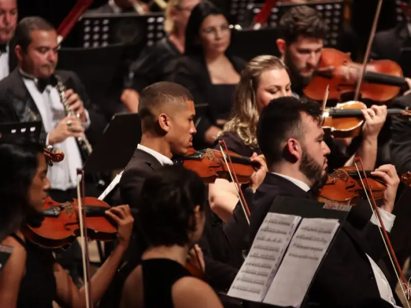 Clássicos Sertanejos ganham nova vida em espetáculo sinfônico no Teatro do CIC