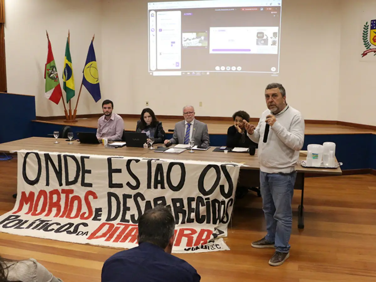 Debate histórico na UFSC redefine o papel da universidade frente ao passado autoritário