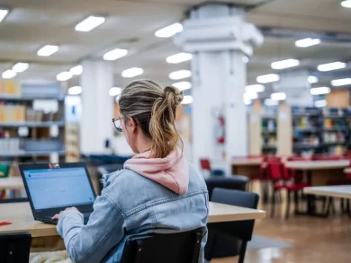 Universidade Gratuita abrirá inscrições em julho com cronograma reformulado