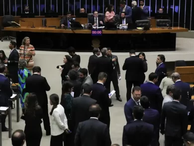 Plenário da Câmara derruba decreto de Lula sobre IOF