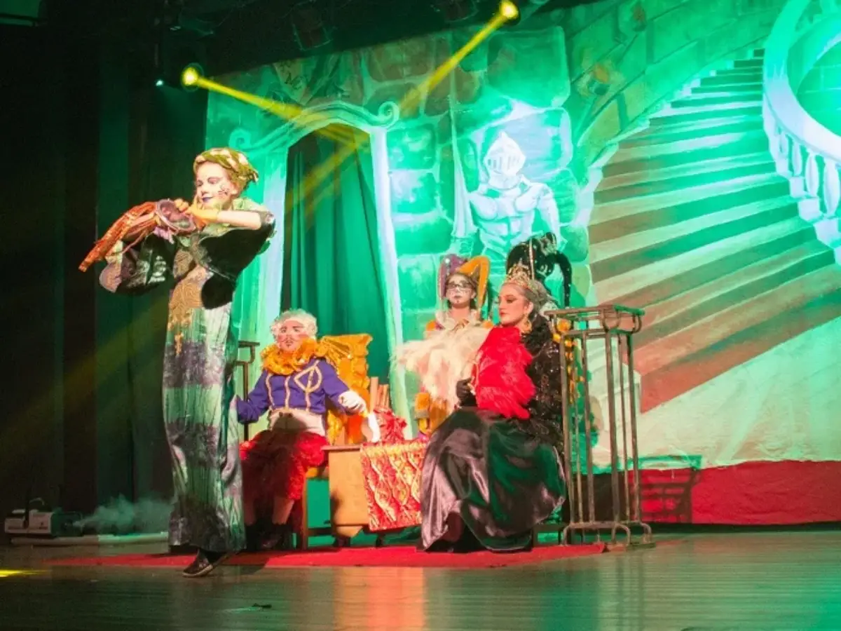 O Teatro Adolpho Mello fortalece a cena cultural de São José com programação intensa