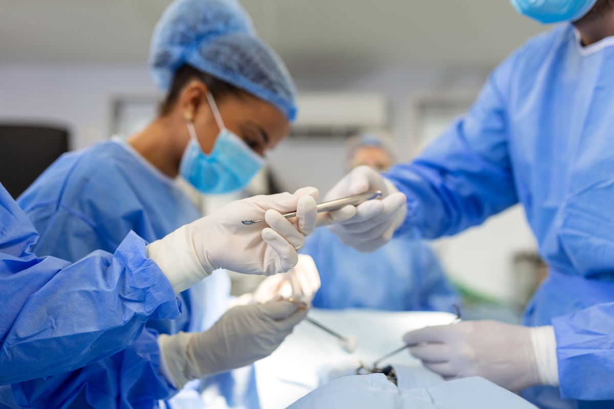 Brasil importa maioria dos insumos cirúrgicos dos EUA