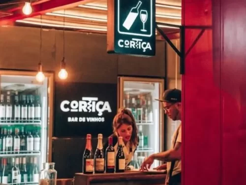 Bares de vinhos e tapas (ex.: wine bars autorais)